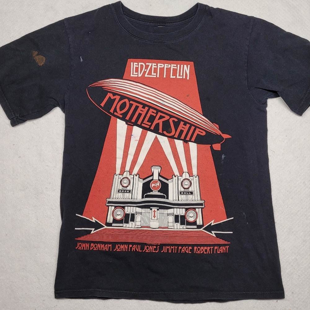 Is Led Zeppelin mothership T-shirt women's small